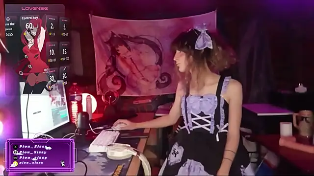 Snapshot of piou-sissy chatting on 10.07.25 piou-sissy online show from 10.07.25