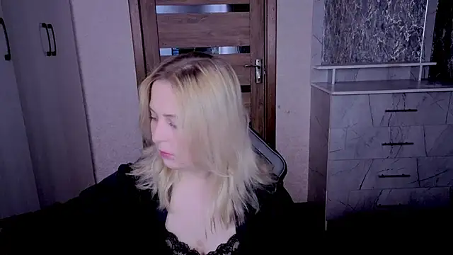 Snapshot of Kristy-Max chatting on 05.23.26 Kristy-Max online show from 05.23.26
