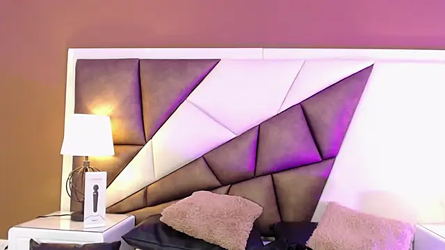 Snapshot of KarolandMichel chatting on 12.21.24 KarolandMichel online show from 12.21.24