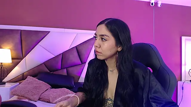 Snapshot of KarolandMichel chatting on 12.29.24 KarolandMichel online show from 12.29.24