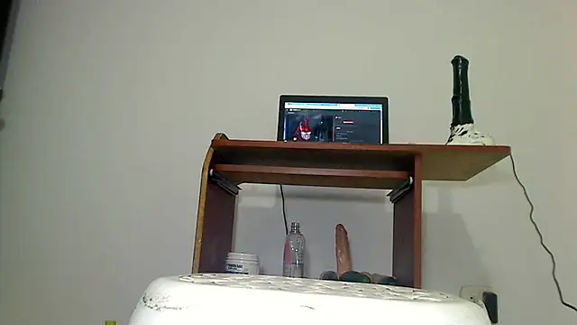 Snapshot of SensualGata13 chatting on 10.01.25 SensualGata13 online show from 10.01.25