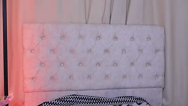 ashleyvalirya online show from 12.20.24