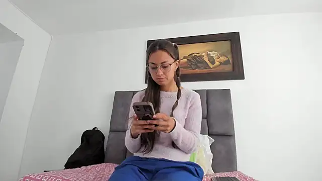 Snapshot of tatiana_valencia chatting on 05.13.26 tatiana valencia online show from 05.13.26