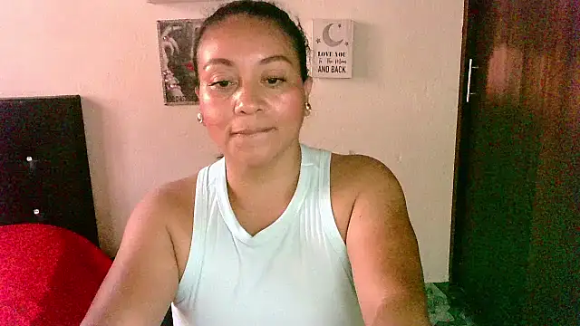 Snapshot of zaray_bella chatting on 10.07.25 zaray bella online show from 10.07.25