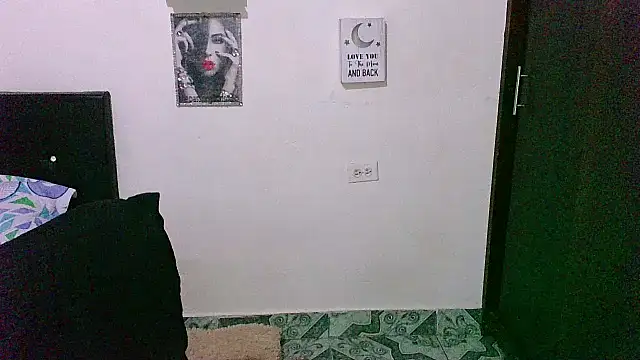 Snapshot of zaray_bella chatting on 10.18.25 zaray bella online show from 10.18.25