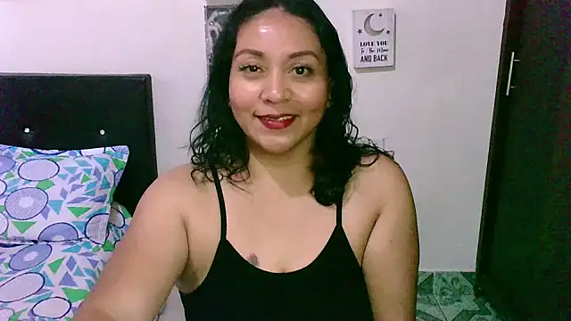 Snapshot of zaray_bella chatting on 11.01.25 zaray bella online show from 11.01.25