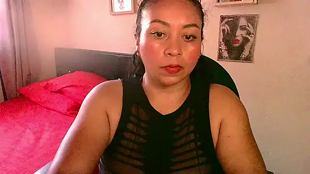 Snapshot of zaray_bella chatting on 06.24.26 zaray bella online show from 06.24.26