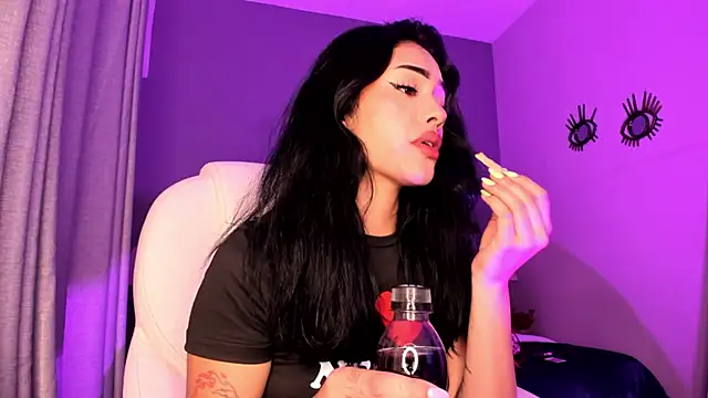 Snapshot of Giovanna_oliveira chatting on 11.21.25 Giovanna oliveira online show from 11.21.25