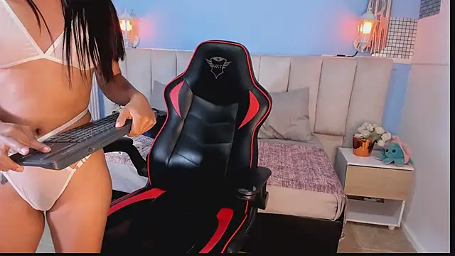 lyzzi smith01 online show from 01.20.25