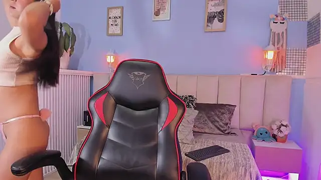 lyzzi smith01 online show from 01.28.25