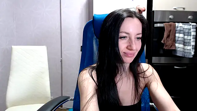 Snapshot of RailyMellow chatting on 12.20.24 RailyMellow online show from 12.20.24