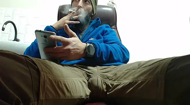 Snapshot of hardbigcock16 chatting on 12.06.24 hardbigcock16 online show from 12.06.24