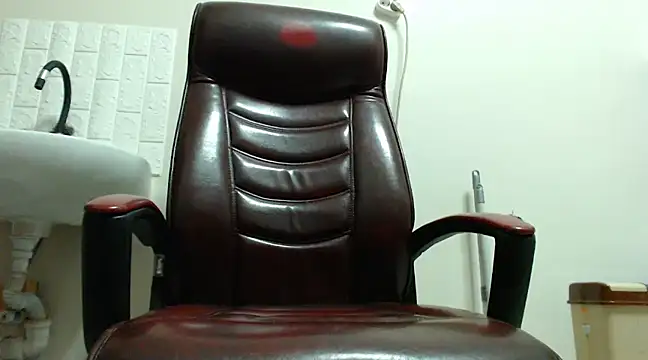 Snapshot of hardbigcock16 chatting on 12.16.24 hardbigcock16 online show from 12.16.24