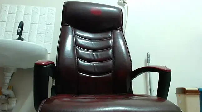 Snapshot of hardbigcock16 chatting on 12.21.24 hardbigcock16 online show from 12.21.24