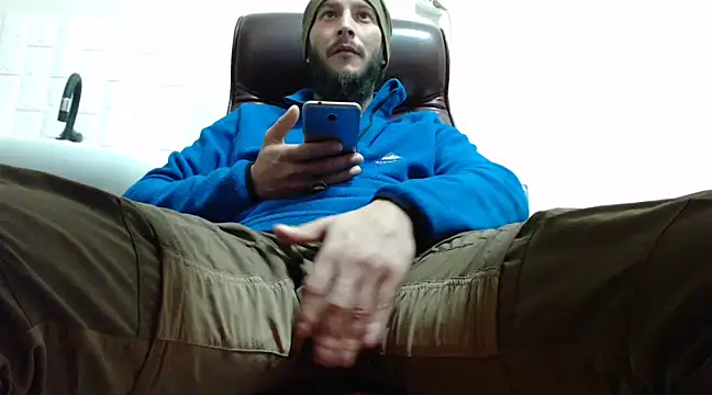 Snapshot of hardbigcock16 chatting on 12.21.24 hardbigcock16 online show from 12.21.24