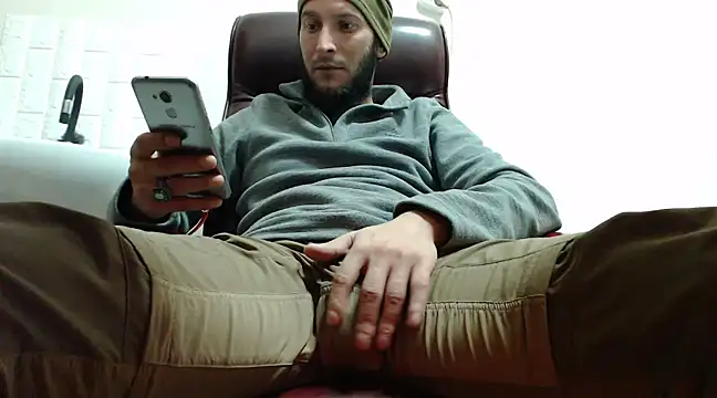 Snapshot of hardbigcock16 chatting on 12.24.24 hardbigcock16 online show from 12.24.24