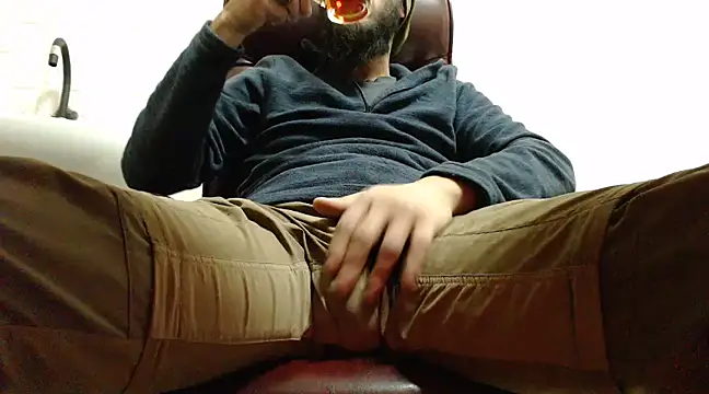 Snapshot of hardbigcock16 chatting on 12.26.24 hardbigcock16 online show from 12.26.24