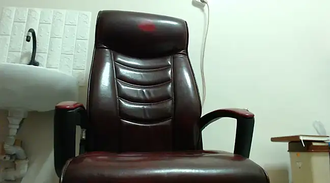 Snapshot of hardbigcock16 chatting on 12.26.24 hardbigcock16 online show from 12.26.24