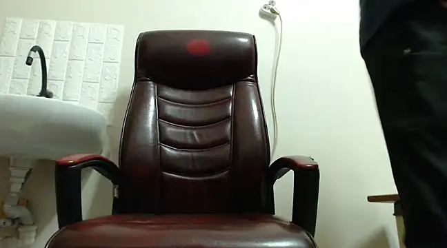 Snapshot of hardbigcock16 chatting on 12.28.24 hardbigcock16 online show from 12.28.24