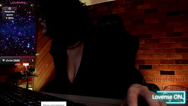 Snapshot of paulinabarnett- chatting on 10.12.25 paulinabarnett- online show from 10.12.25