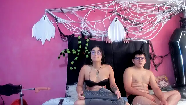 Snapshot of JustiinJazmin chatting on 10.03.25 JustiinJazmin online show from 10.03.25