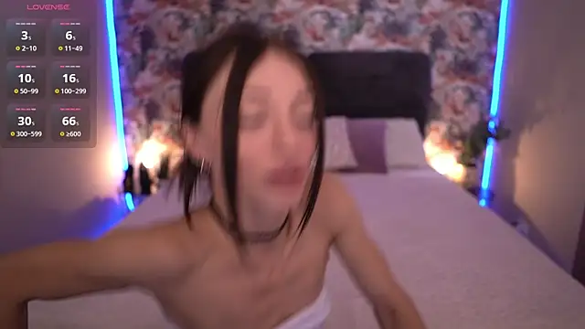 Snapshot of Alice_Arwen chatting on 09.28.25 Alice Arwen online show from 09.28.25