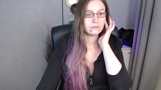 emmaxDelight online show from 10.02.25