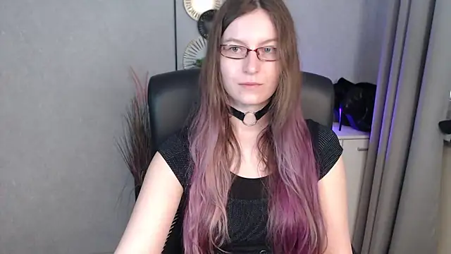 emmaxDelight online show from 10.03.25