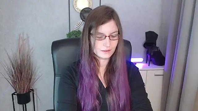 emmaxDelight online show from 11.19.25