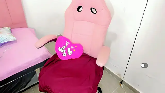 Snapshot of victoria_love89 chatting on 09.27.25 victoria love89 online show from 09.27.25