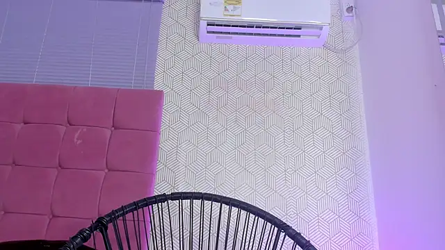 quianna  online show from 01.14.25