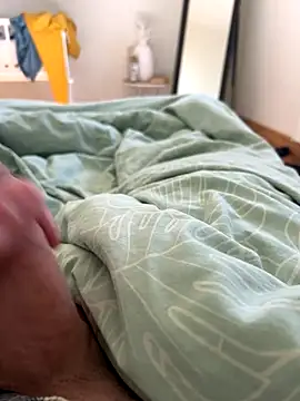 Snapshot of udeeko chatting on 09.30.25 udeeko online show from 09.30.25