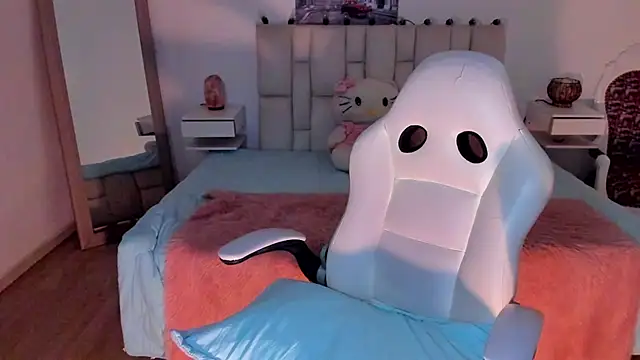 Snapshot of zoe_turnner_18 chatting on 10.06.25 zoe turnner 18 online show from 10.06.25