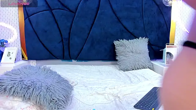Snapshot of LARISSAEVANS chatting on 03.03.25 LARISSAEVANS online show from 03.03.25