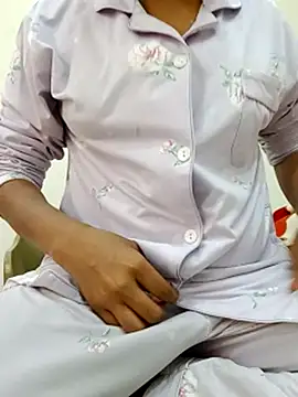 Snapshot of _SonPari_ chatting on 02.23.25 SonPari online show from 02.23.25