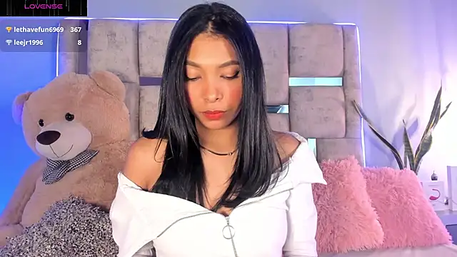 KarolRojas  online show from 01.18.25