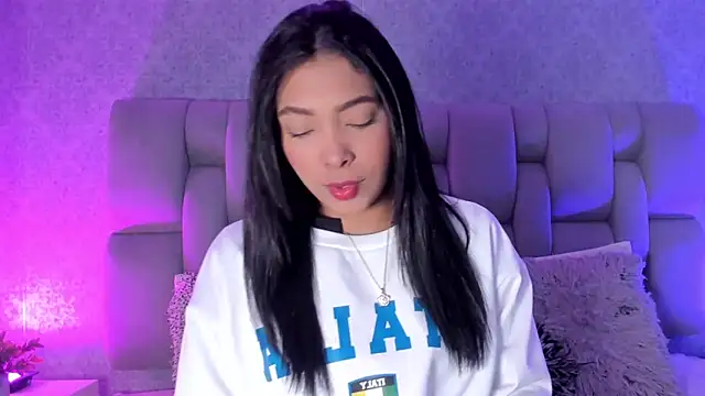 KarolRojas  online show from 10.06.25