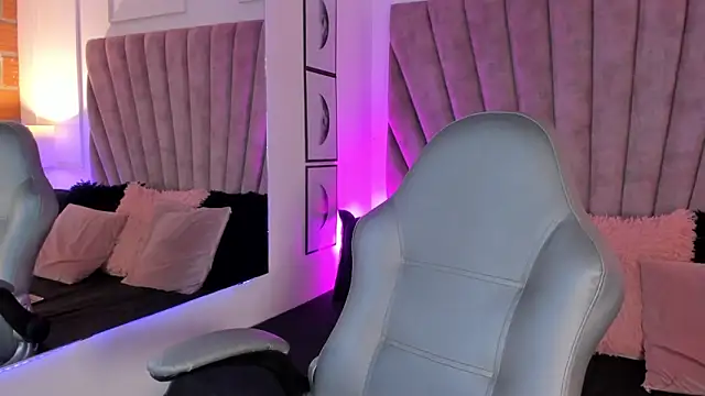 KarolRojas  online show from 10.11.25