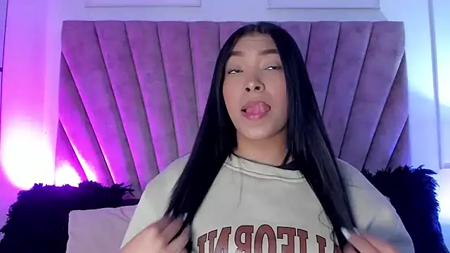 KarolRojas  online show from 11.03.25