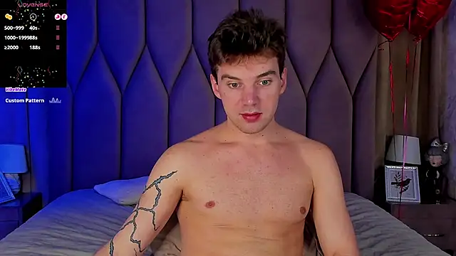 Snapshot of ArthurWhitee chatting on 02.09.25 ArthurWhitee online show from 02.09.25