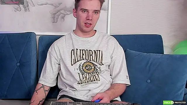 Snapshot of ArthurWhitee chatting on 03.19.25 ArthurWhitee online show from 03.19.25