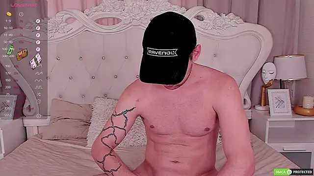 Snapshot of ArthurWhitee chatting on 09.16.25 ArthurWhitee online show from 09.16.25