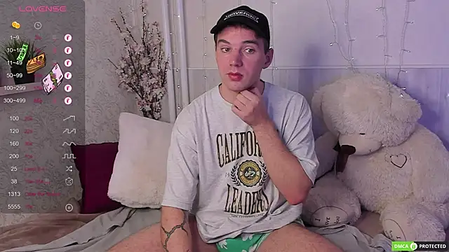 Snapshot of ArthurWhitee chatting on 09.17.25 ArthurWhitee online show from 09.17.25