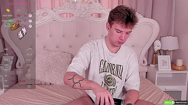 Snapshot of ArthurWhitee chatting on 09.20.25 ArthurWhitee online show from 09.20.25