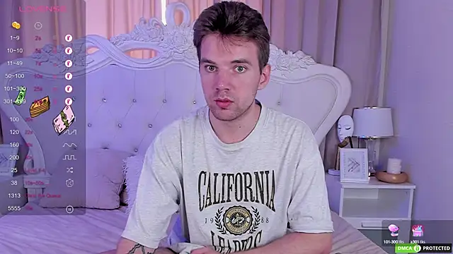 Snapshot of ArthurWhitee chatting on 09.23.25 ArthurWhitee online show from 09.23.25