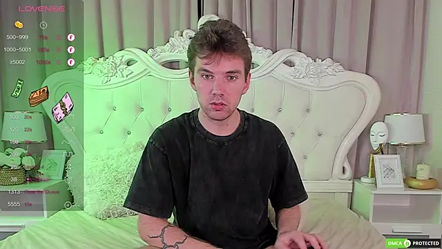 Snapshot of ArthurWhitee chatting on 10.09.25 ArthurWhitee online show from 10.09.25