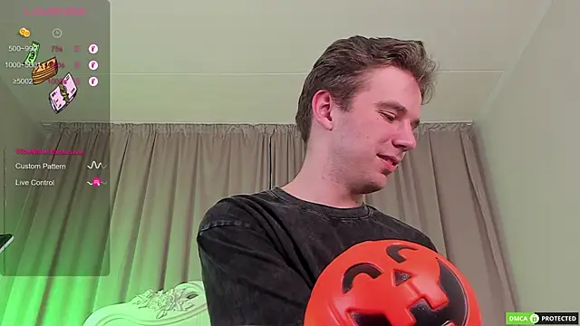 Snapshot of ArthurWhitee chatting on 10.13.25 ArthurWhitee online show from 10.13.25