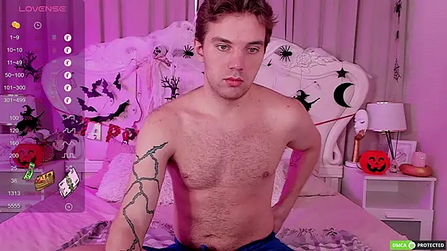 Snapshot of ArthurWhitee chatting on 10.19.25 ArthurWhitee online show from 10.19.25