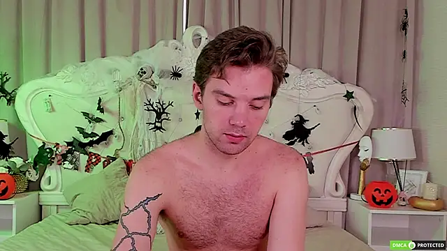 Snapshot of ArthurWhitee chatting on 10.26.25 ArthurWhitee online show from 10.26.25