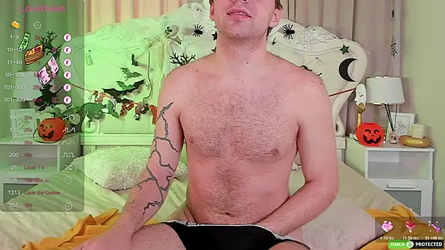 Snapshot of ArthurWhitee chatting on 10.31.25 ArthurWhitee online show from 10.31.25